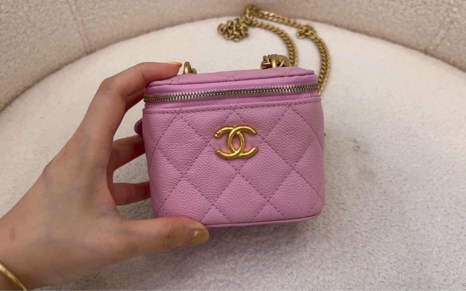 chanel23年最新款爱心链条口红/粉色小盒子包