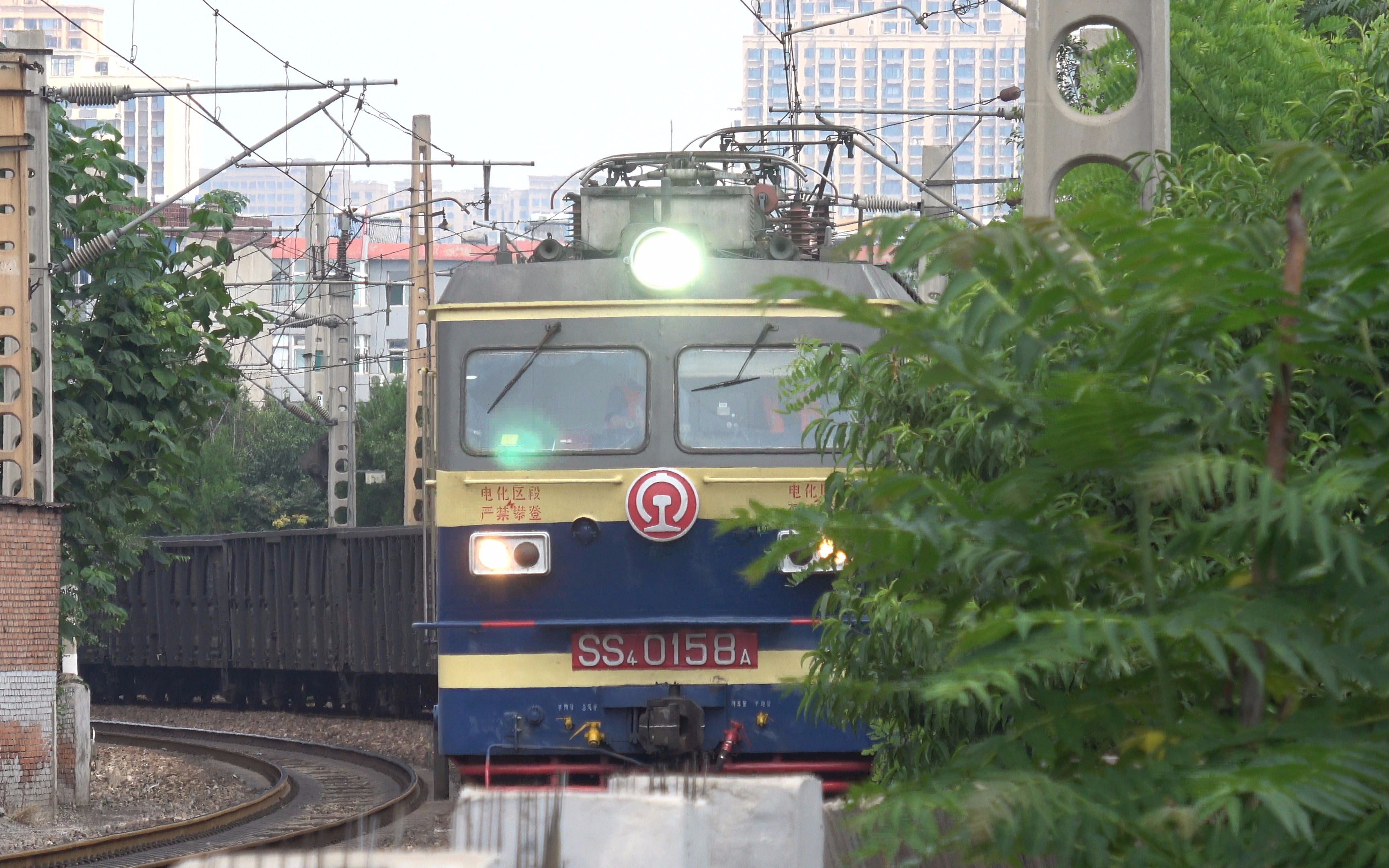 [图]【感谢司机大恩大德x2】【372km道口】【三拍宝鸡蓝】太局候段宝鸡蓝SS40158牵引货列通过372km道口