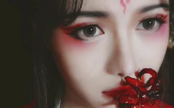 穿越时空的彼岸花眼妆.彼岸花是地狱之花,有恶魔的温柔.汉服
