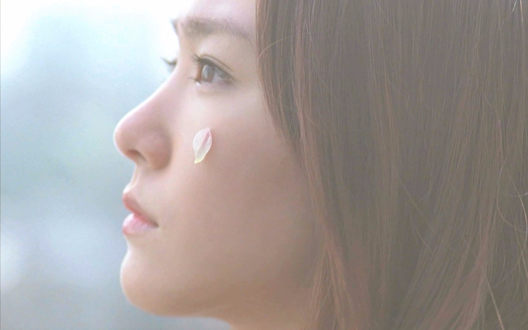 「新垣结衣」那朵樱花瓣低落在你白皙的皮肤上 —はるやま cm&making