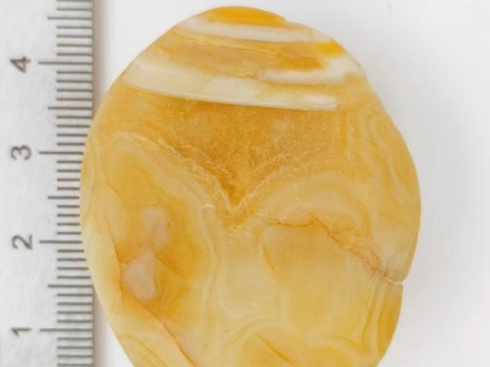 4.7cm雨花石原石,折光丝黄玛瑙,15元出.闲鱼app搜索用户"底价雨花石"