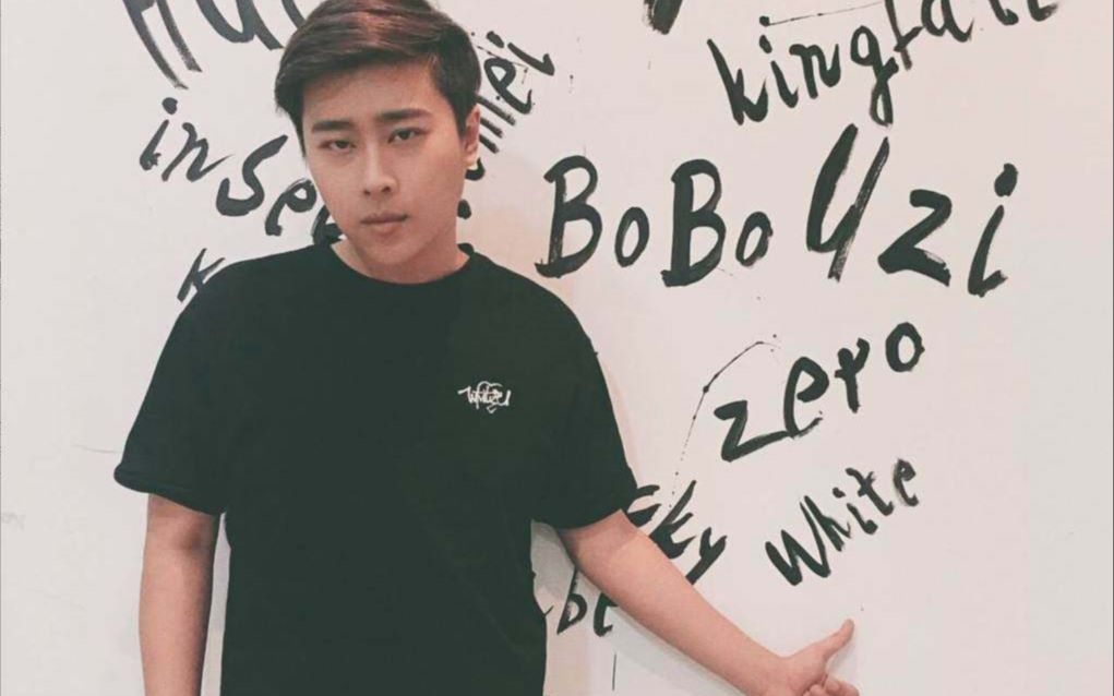 6月8日下午pdd直播遇服务器崩溃bug,这里是卢本伟广场,全体起立i