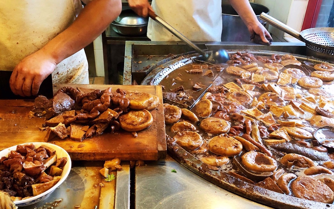 北京最火爆卤煮火烧店,开店100多年,1碗卤煮传承4代人!_哔哩哔哩_bilibili