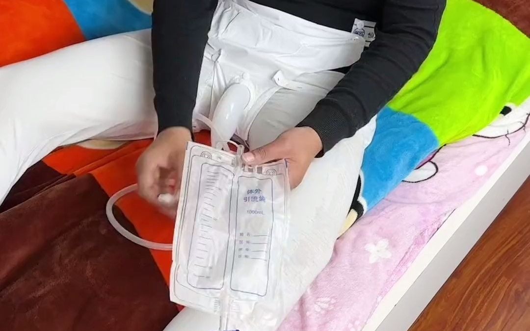 实用好工具老年人接尿器