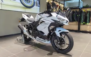 Download Video: 【kawasaki】川崎 2023款 Ninja400 初雪初霁 静态展示！！！