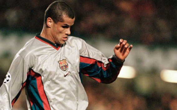 2000年的今天,里瓦尔多面对ac米兰上演了帽子戏法那场比赛他打进两粒