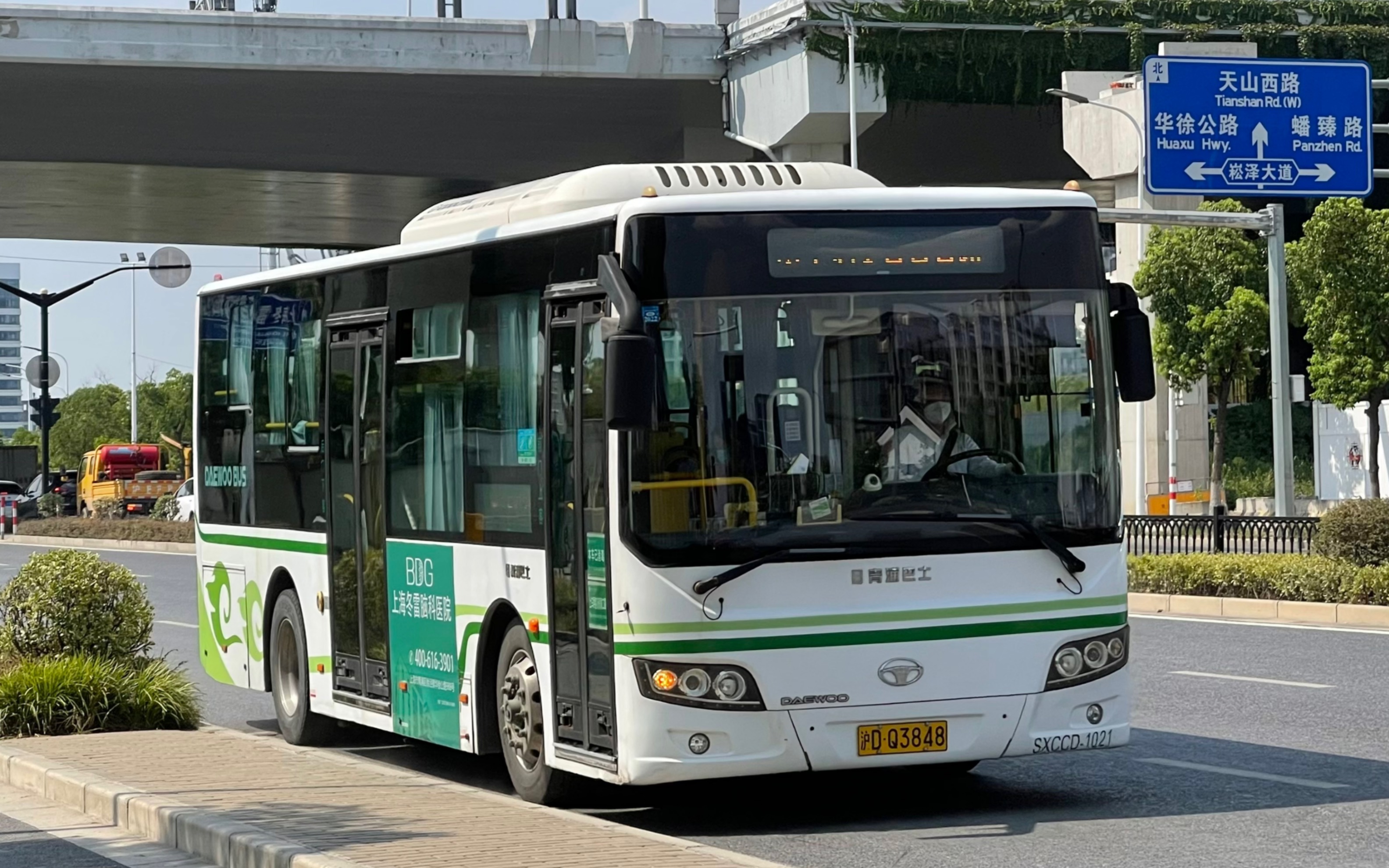 上海公交1503路小电菜运行随拍