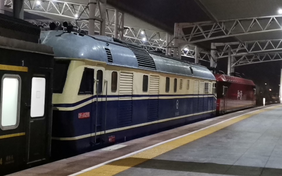 沈大线k7511次有火回送df11 由于冻雨本务机车出现拉弧现象