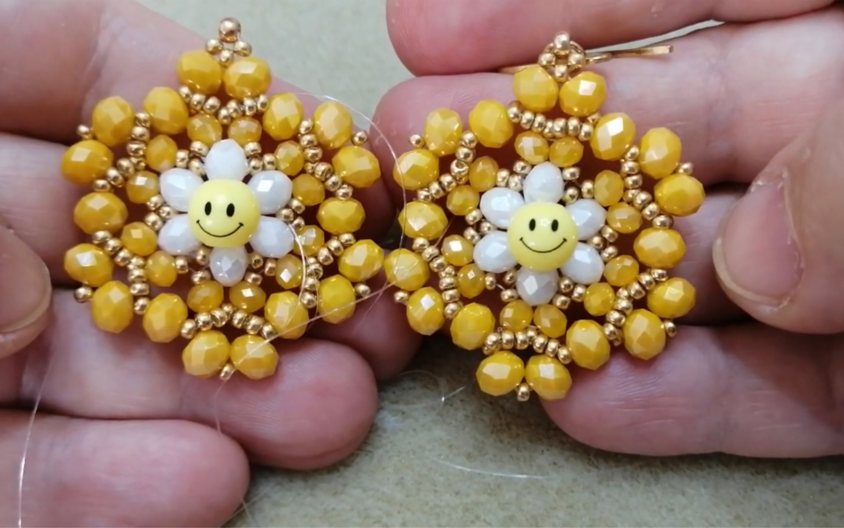 串珠教程-"蜜蜂"串珠耳环