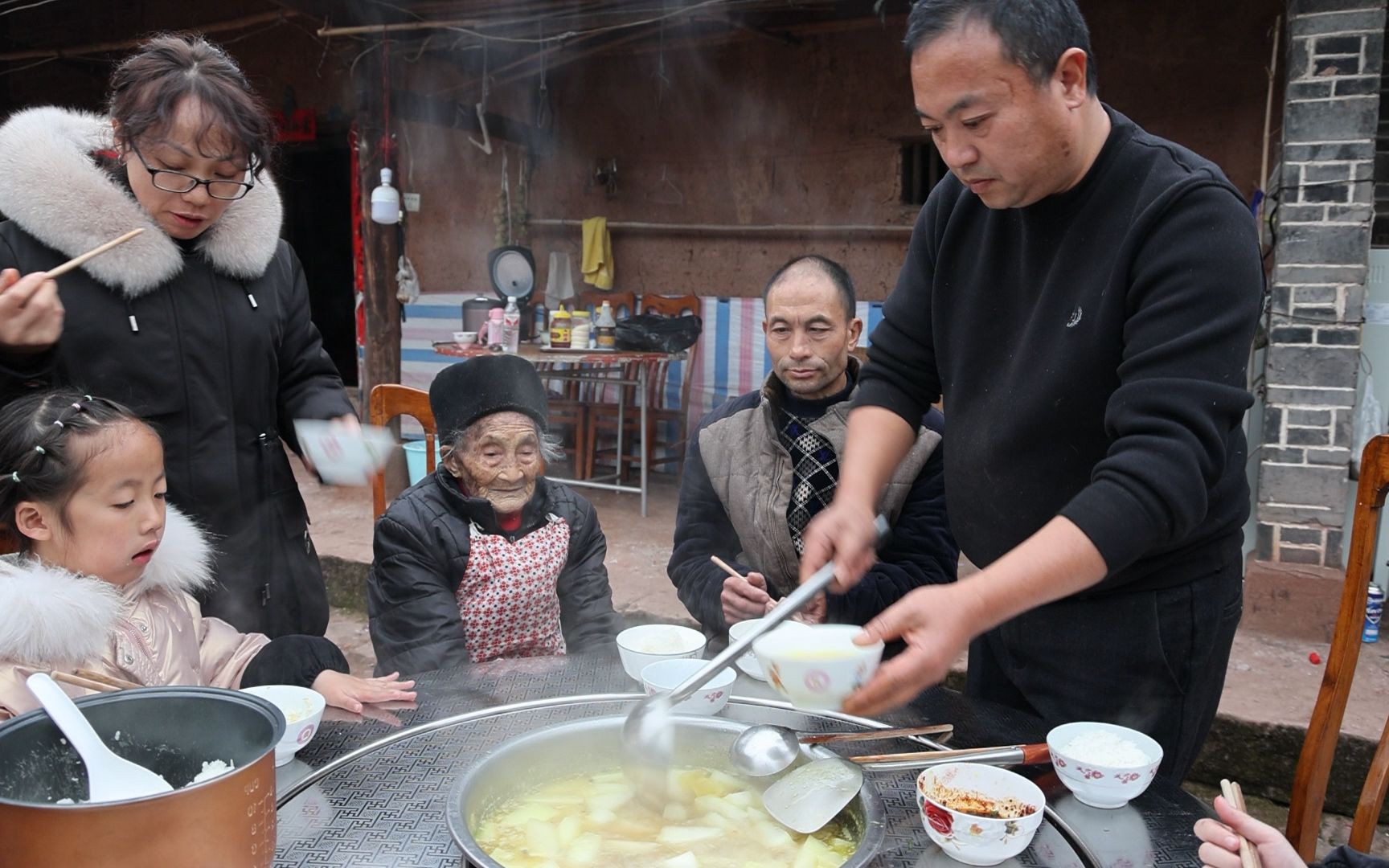 二哥用新方法来炖板鸭吃,炖出来不仅好吃还好看,老人小孩都爱吃哔哩哔哩bilibili