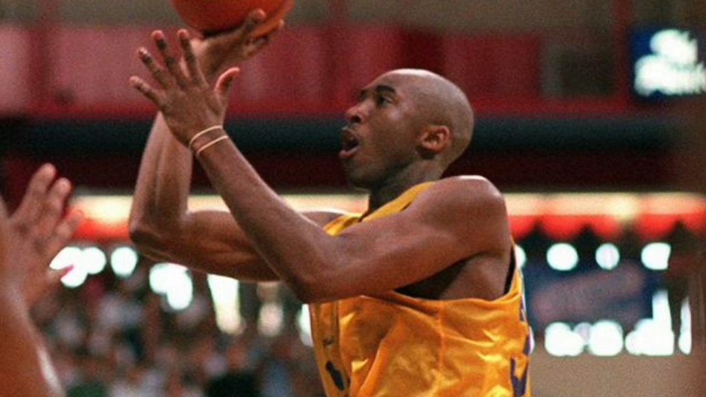 17岁的科比怎么打球的?