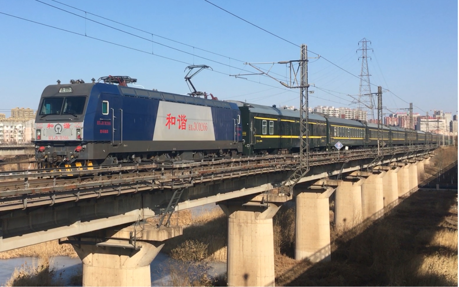 【沈山线】k1302次满洲里至北京通过凌河大桥