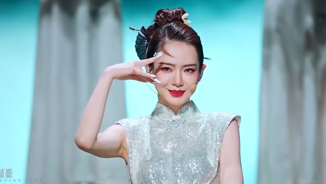 浪姐5:戚薇首拿第一,露腰旗袍太美了,网友:必得年度冠军!