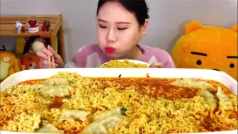 Tải video: 【泡菜卡妹】饺子配面；火鸡汤面饺子；豆粉汤面包子