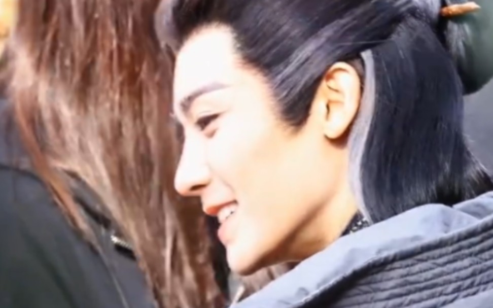 【侯明昊】11.7路透!笑嘻嘻,扣手手.