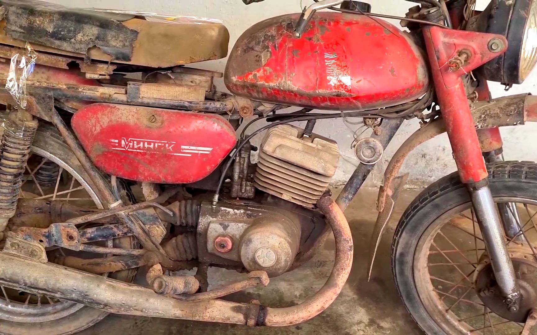 一辆老旧的摩托车修复后还能再用10年修复苏联旧摩托车全过程