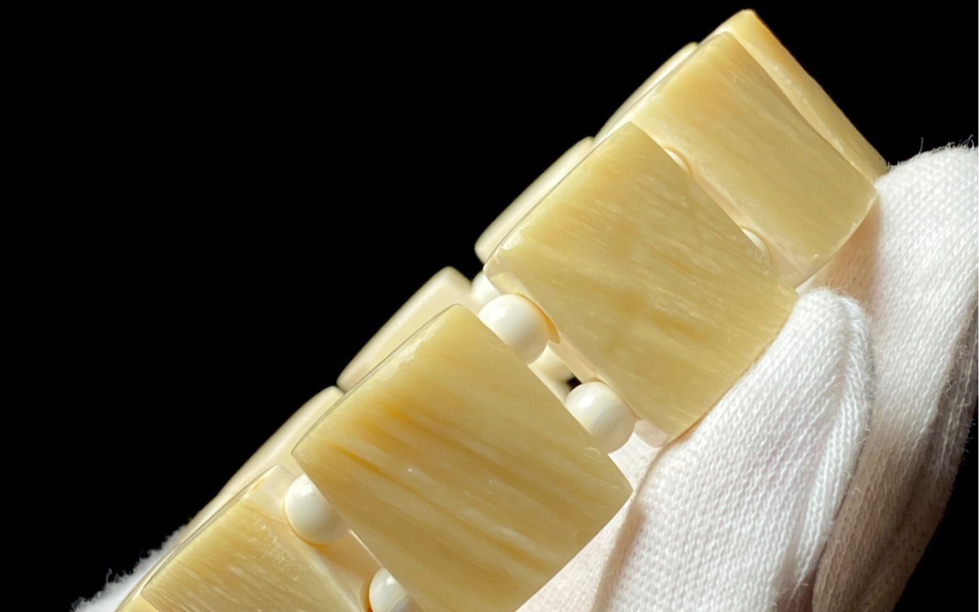 7克,独角鲸牙原皮手牌,精选黄皮老料,配已6m独角纯肉隔珠,圈口大小