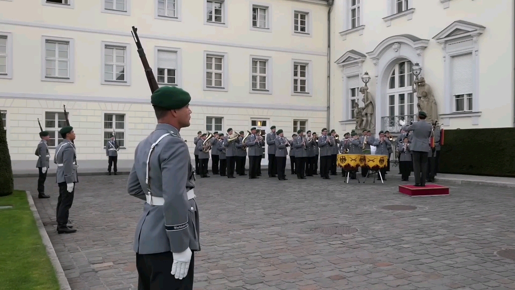 [图]【联邦国防军中央军乐团】彼得堡进行曲-Marsch aus Petersburg（2022）