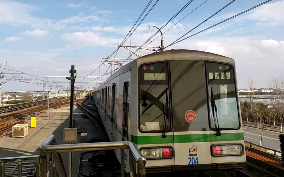 上海地鐵2號線204號列車遠東大道出站,開往浦東國際機場