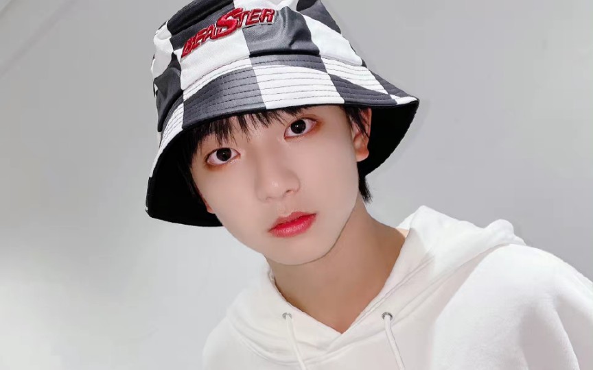 【穆祉丞】重庆八中舞台《青苹果乐园》个人focus_哔哩哔哩_bilibili