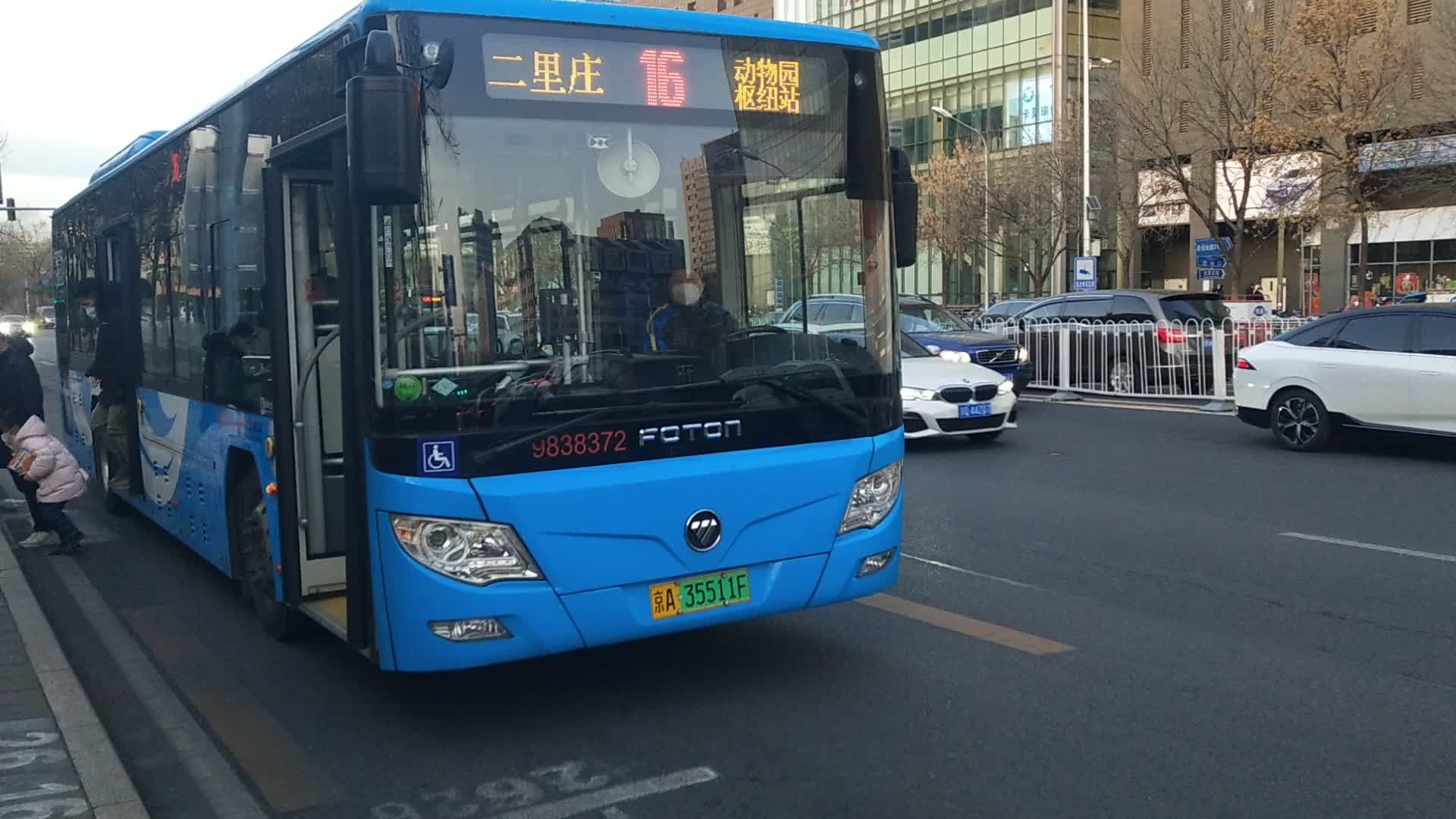 16路bj6123shevca-7地铁西直门出站