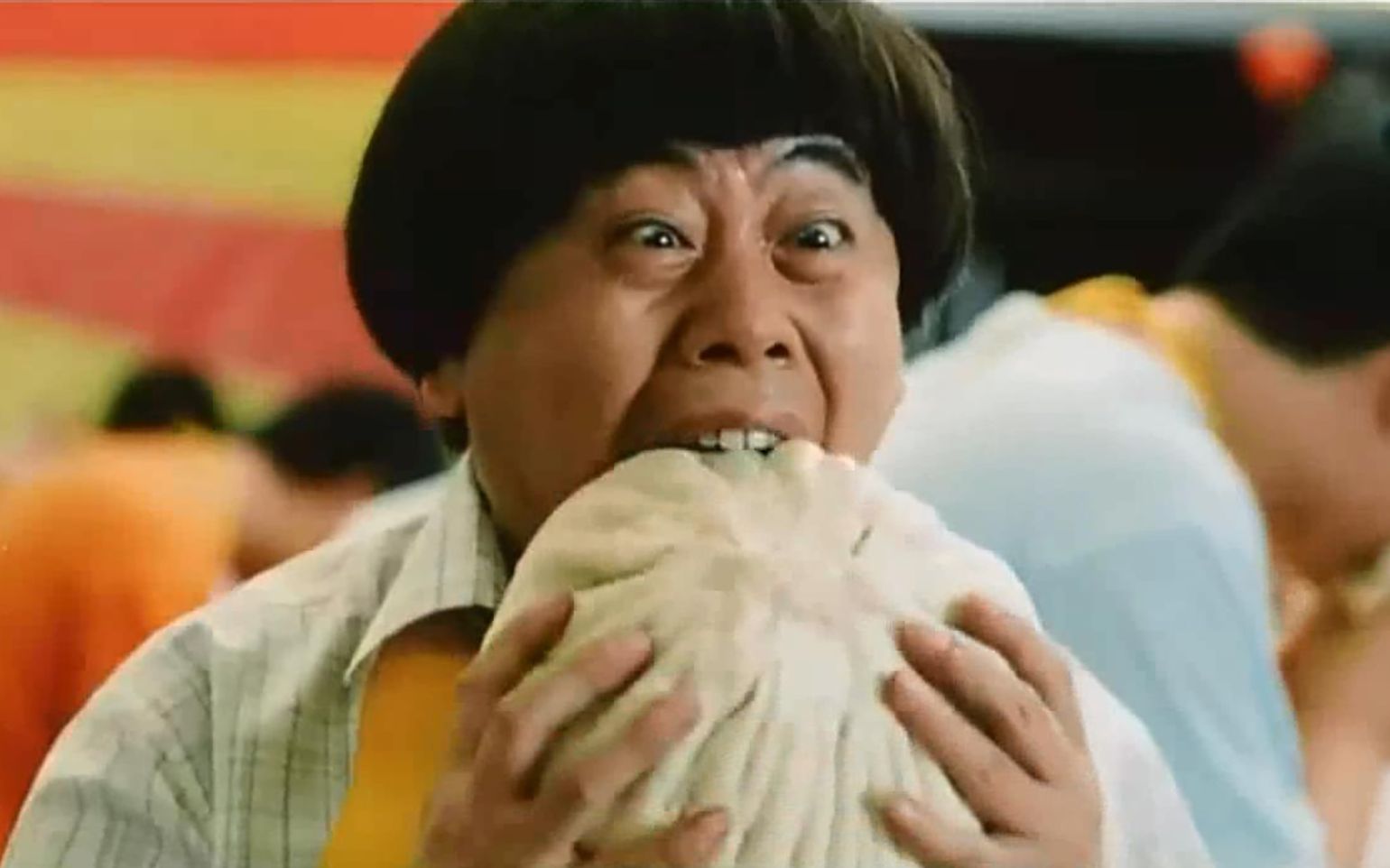 为了100万现金,小伙吃10个"巨无霸"包子,仅用了10分30秒!