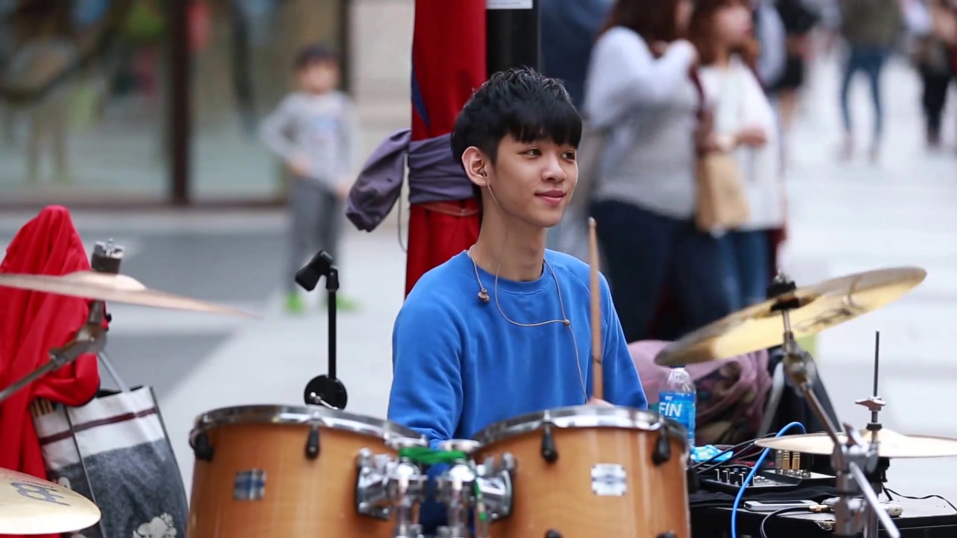 【李科颖】台北街头架子鼓演奏-樱桃小丸子主题曲_哔哩哔哩_bilibili