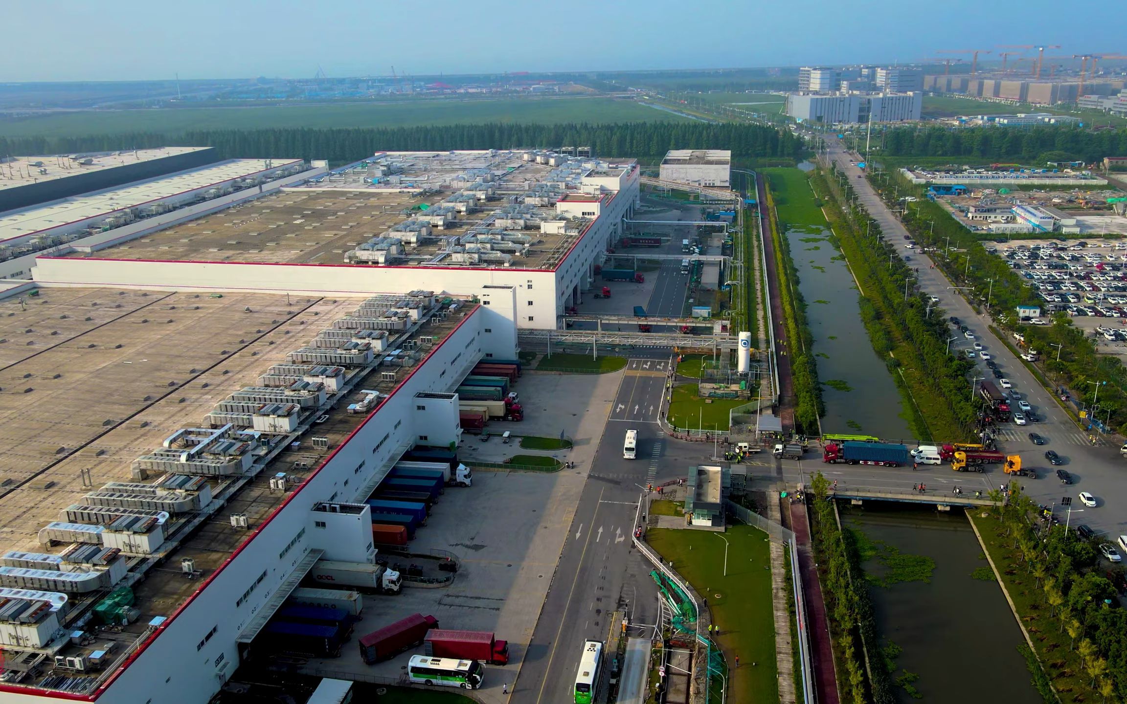 【航拍】特斯拉上海超级工厂 | 持续生产 2022/07/22