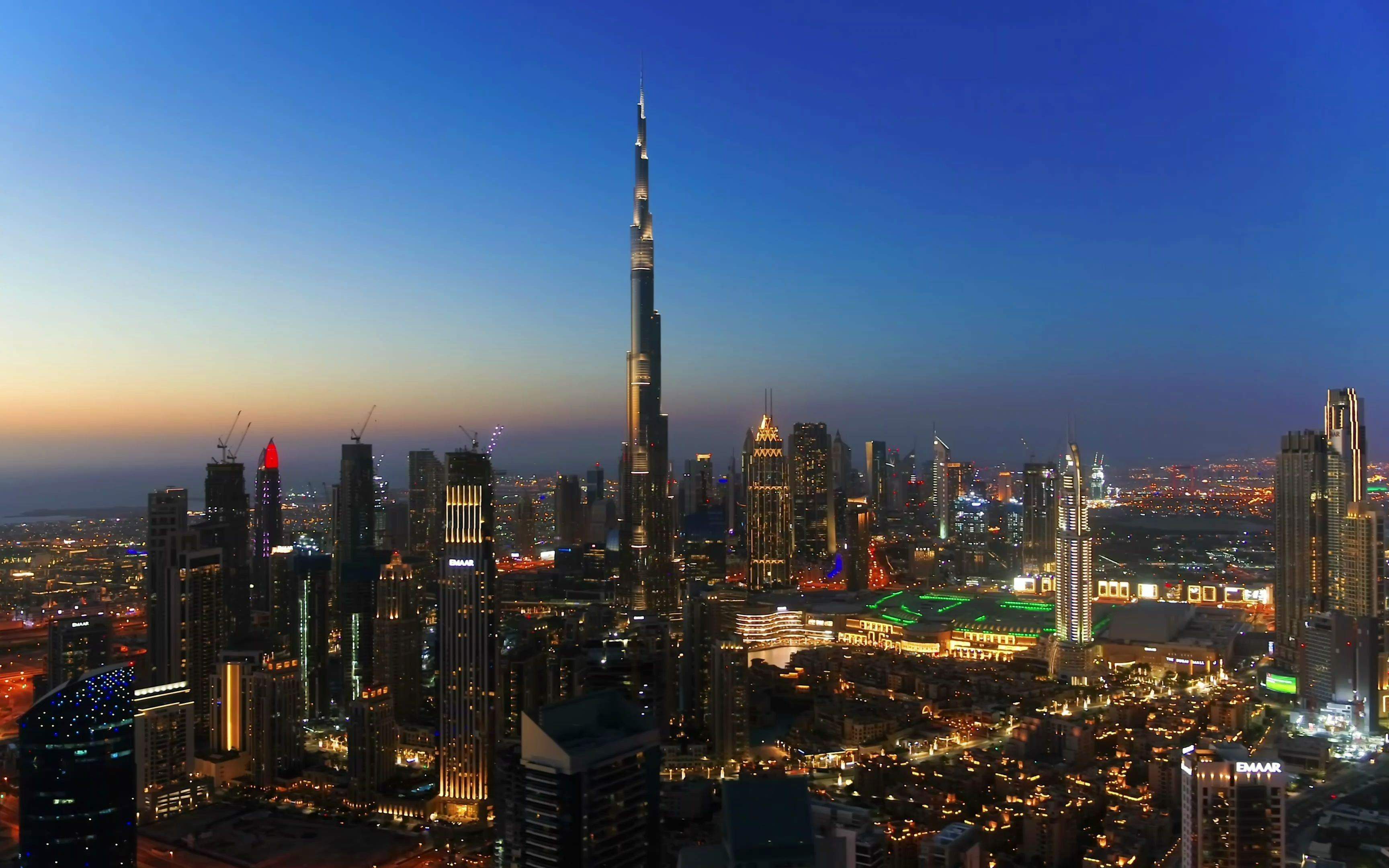 沙漠中的城市 航拍迪拜 4k hdr 超高清