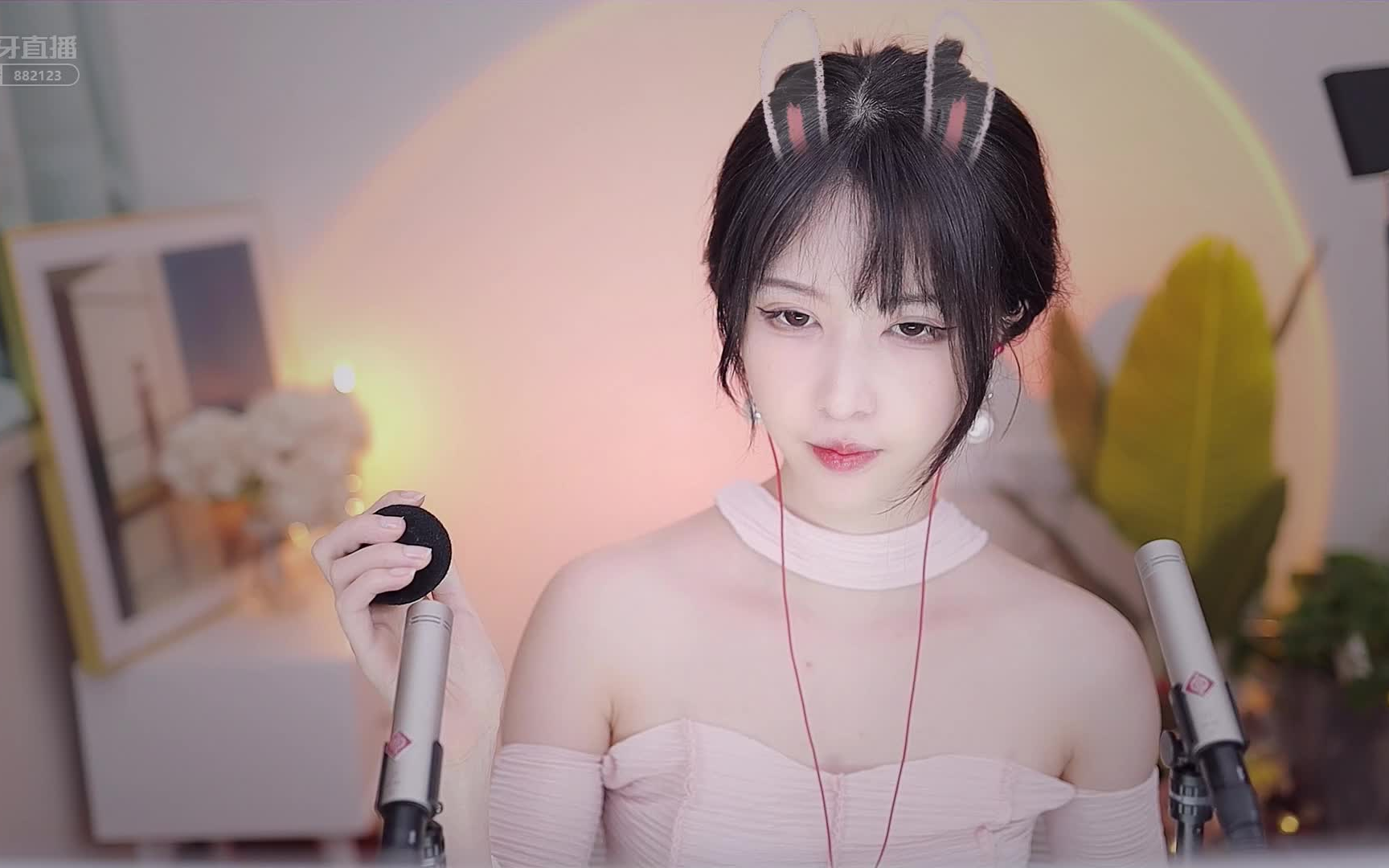 [直播].[蓝光].[二次元].[众乐-抱抱er].[戴上耳机进来].