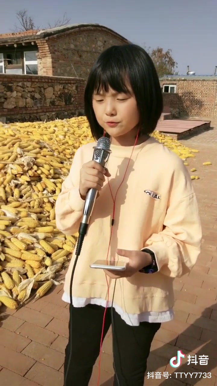 唱歌的小女孩韩甜甜图片