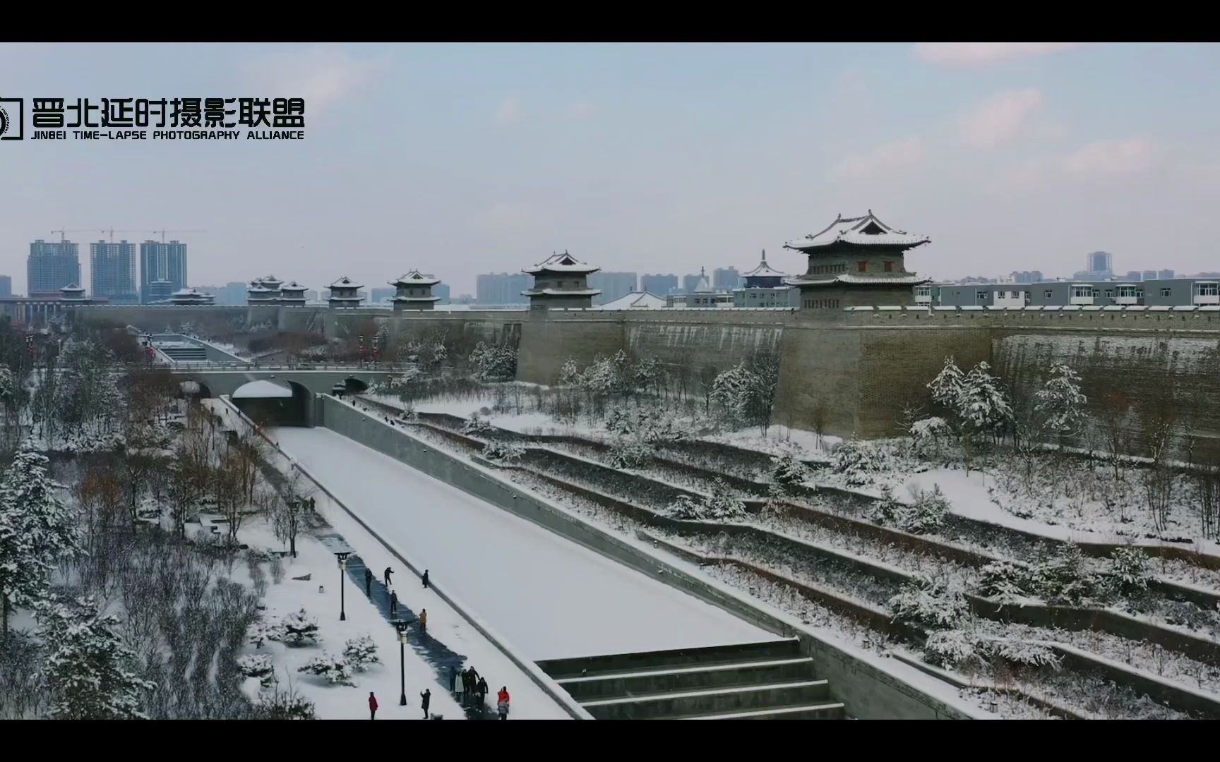 [图]大同古城 难得一见的晴雪