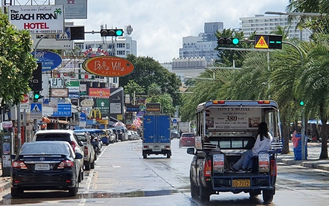 [图]【泰国游】在泰国芭堤雅海滩和海滩路的雨中漫步