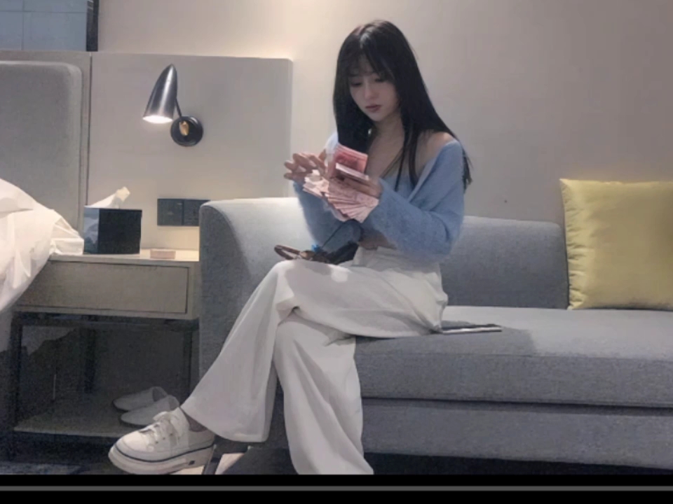 经确认,就是某音网红 兰兰鹿鹿_哔哩哔哩_bilibili
