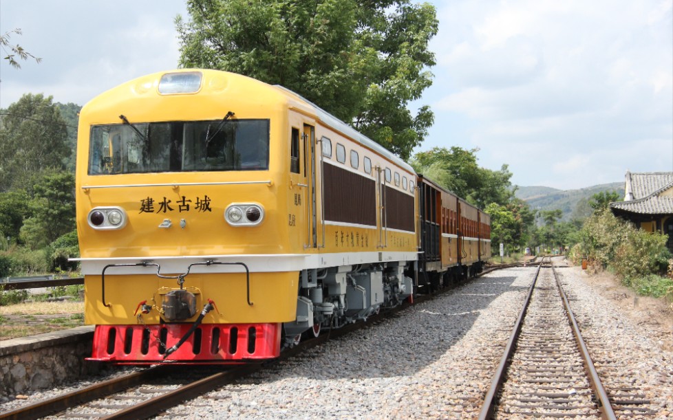 【中国铁道】蒙宝铁路-建水米轨观光客车团山站两道发车_哔哩哔哩