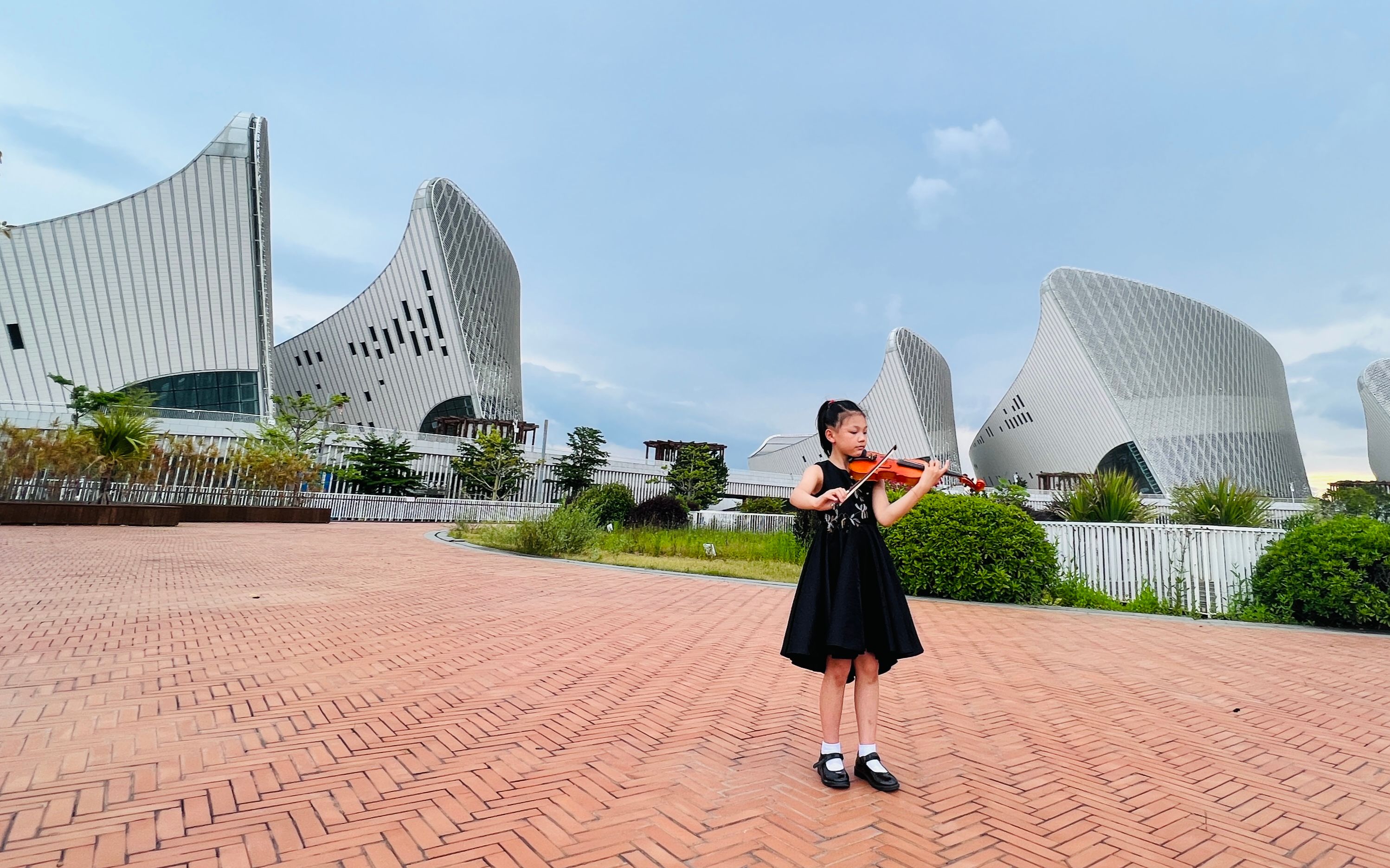 [图]林歆岑，小学三年级，A大调第二协奏曲第一乐章