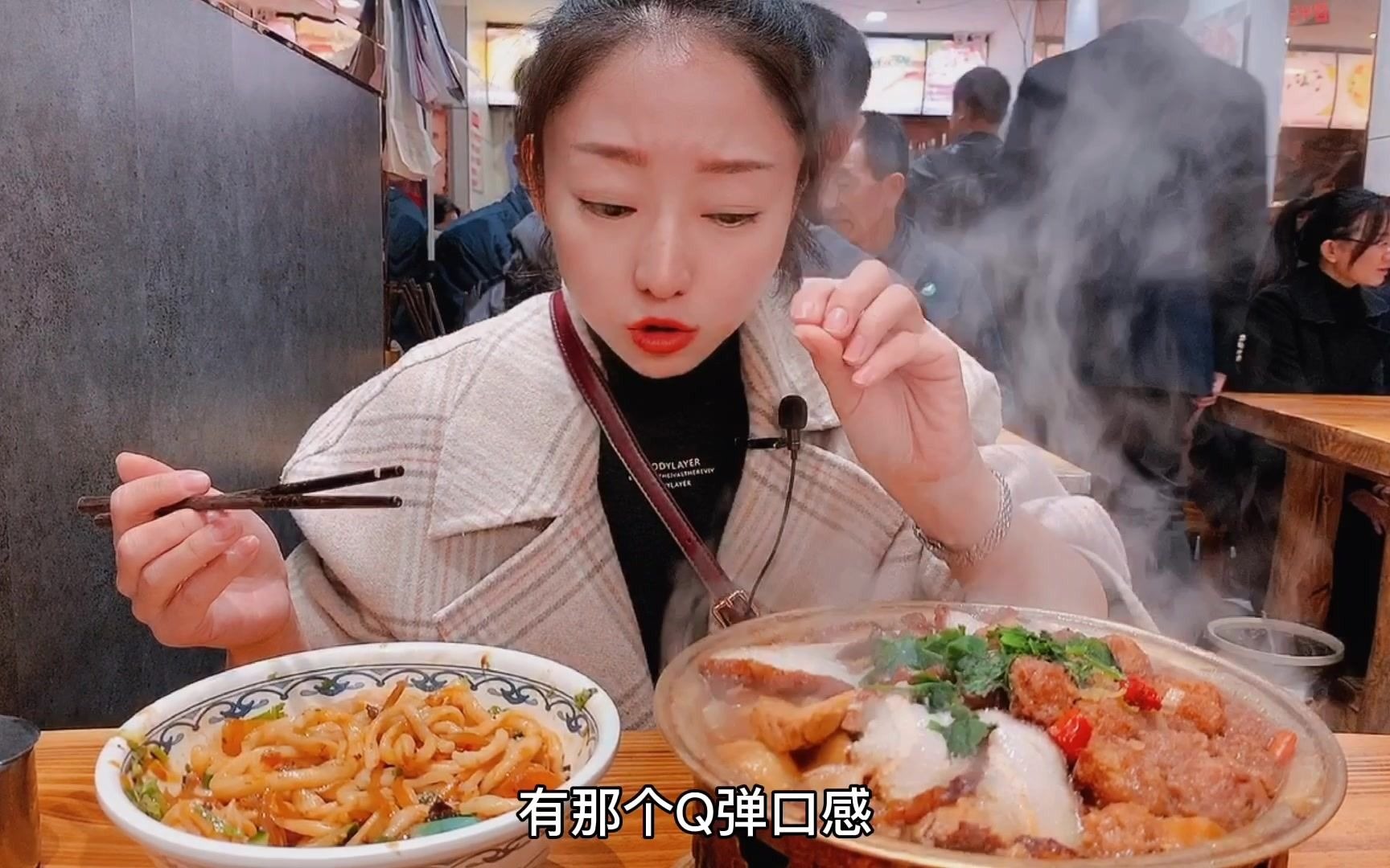 山西女子几日不吃面就馋太原面馆特色剔尖配烧肉锅仔天冷吃完真暖和
