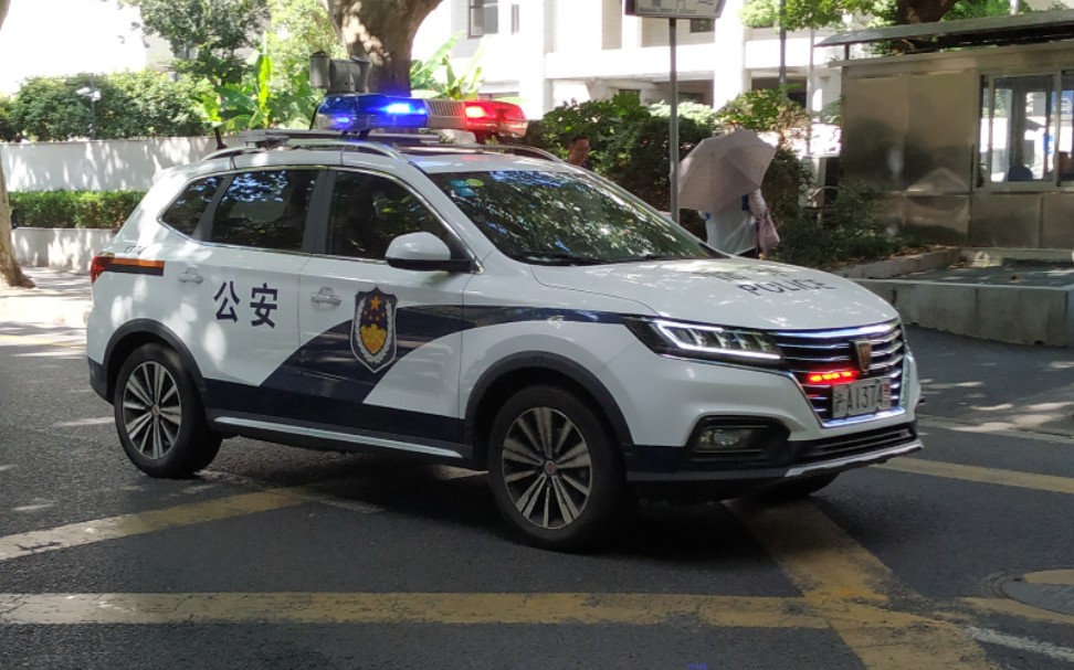 【转载】【上海公安】上海交警机动支队追捕克隆出租车(宝马530li