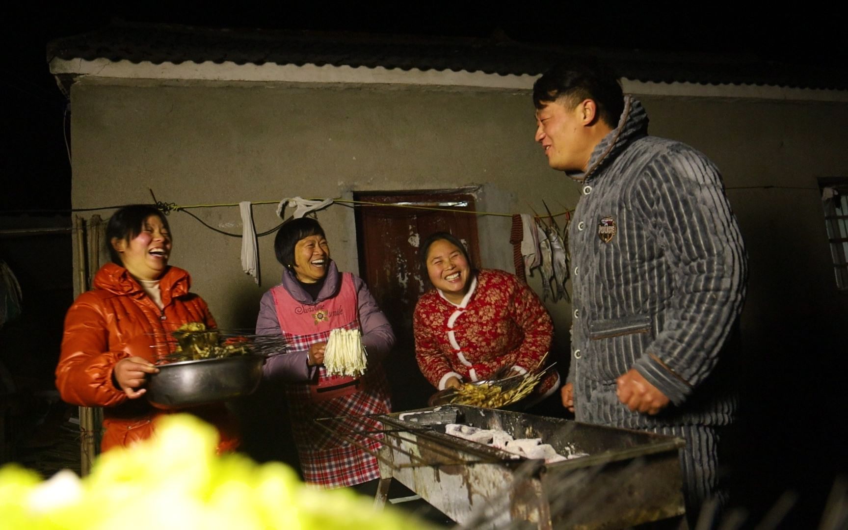 [图]这婆婆被宠坏了，偷偷跟胖妹说想吃烧烤，胖妹的做法太暖人心了