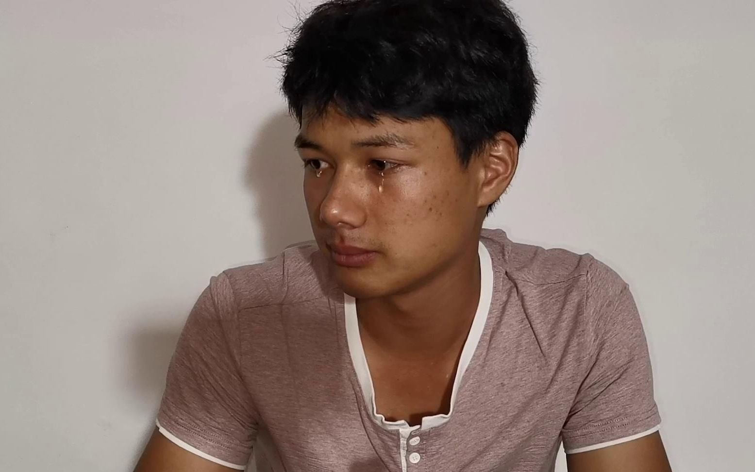 爸爸无助的眼神祈求帮助,小高心很痛苦,他哭了_哔哩哔哩 (゜-゜)つロ