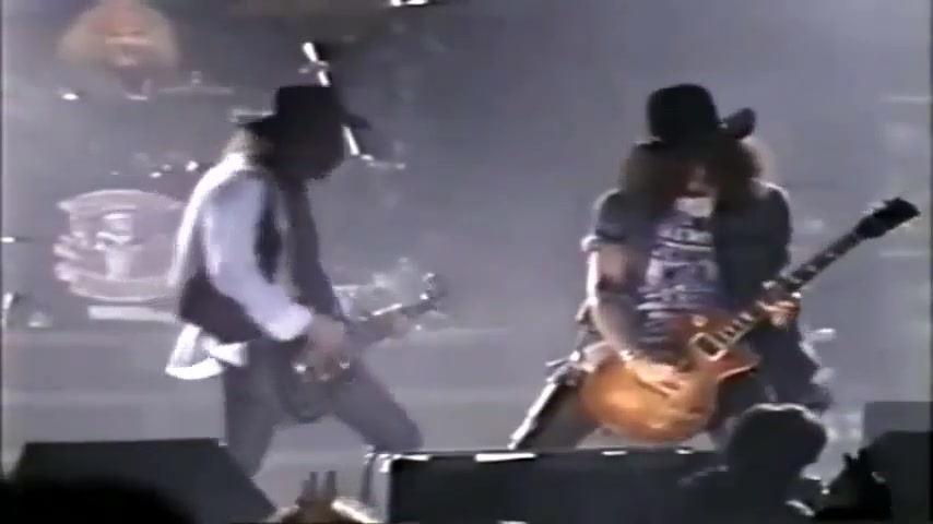 [图]gun s n roses- Nightrain - Live Oklahoma City (HD)