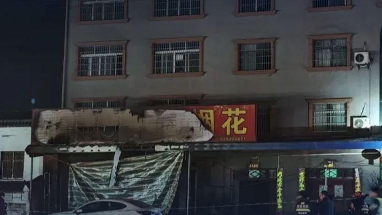 湖北致12死烟花爆燃事故调查报告发布：顾客店前违规试放，已被逮捕，店铺实际经营者事故中死亡，被免追责