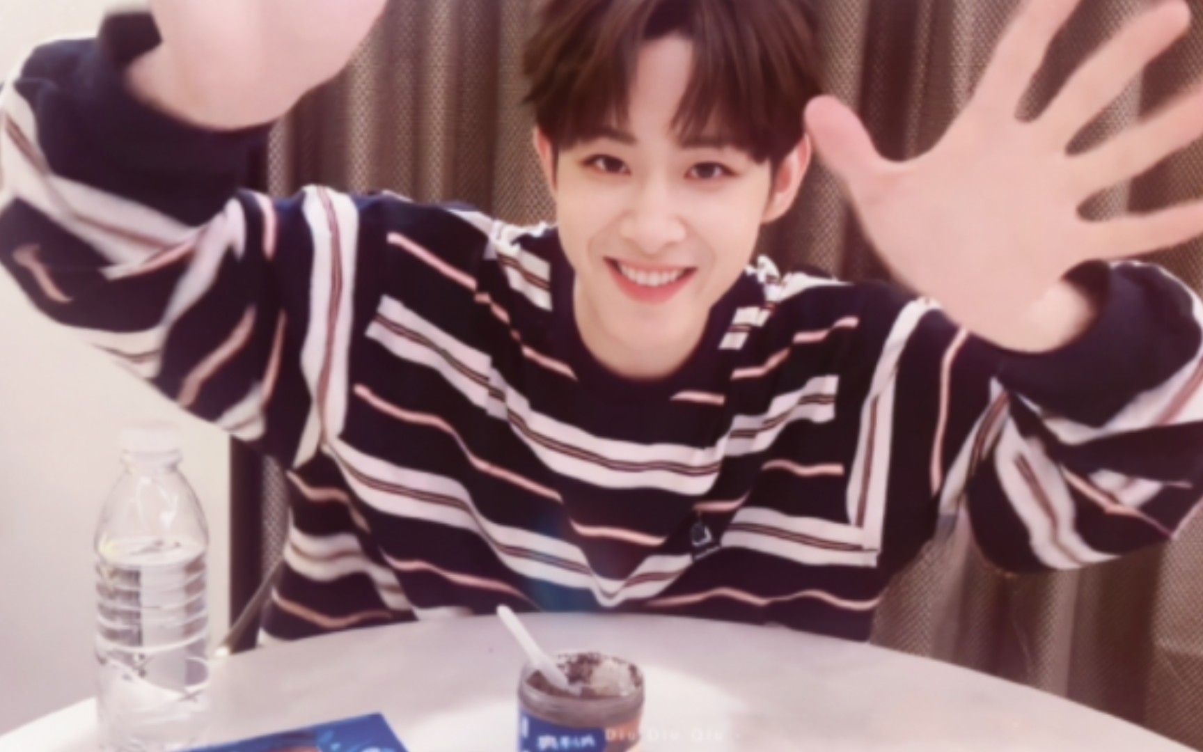 田嘉瑞黑白条纹上衣美图合集(4)