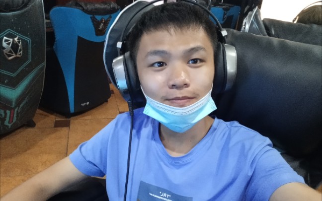 21岁广东靓仔独自一人来到佛山找工作,身上剩下100多该何去何从!