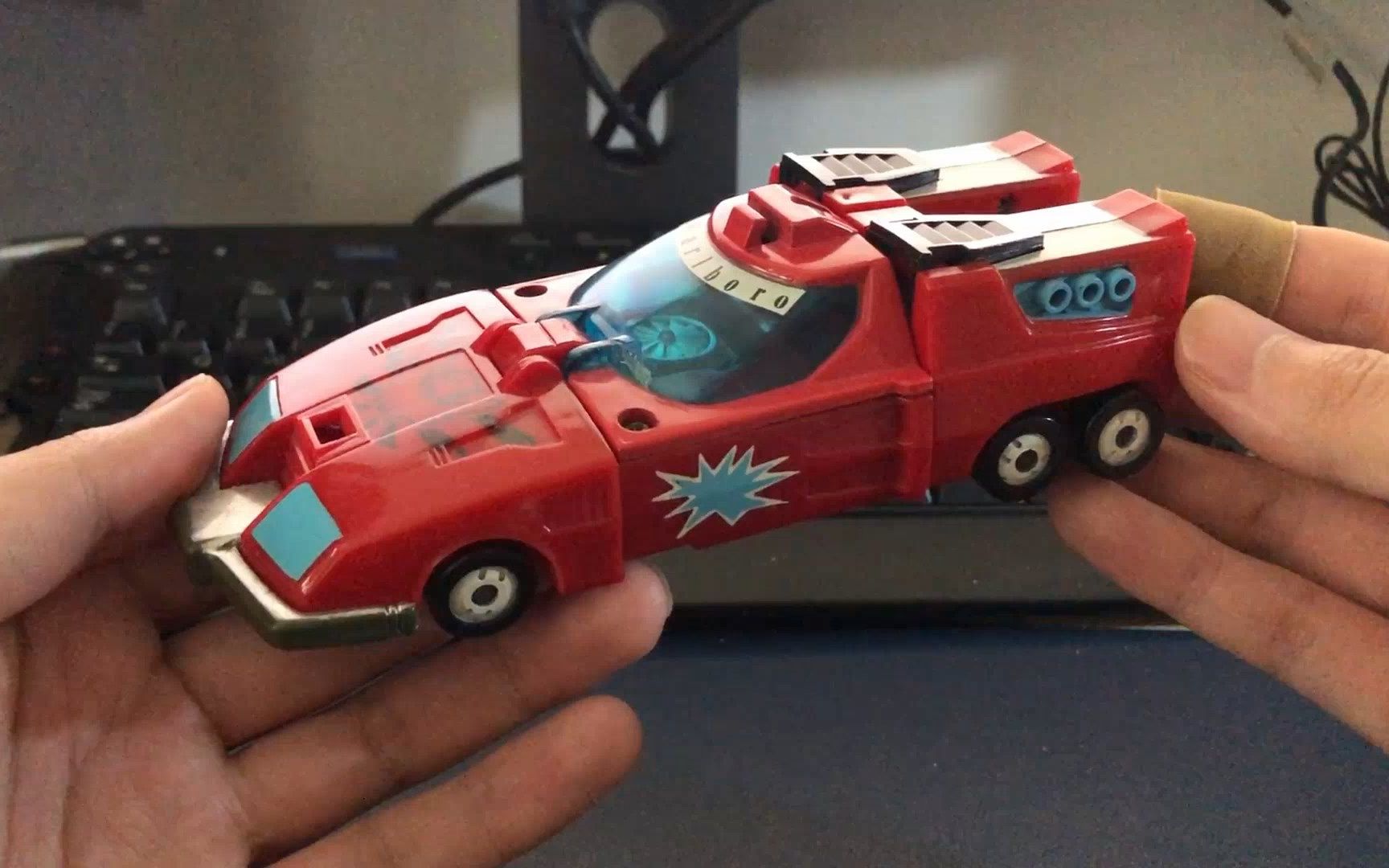 家中翻出90年代老d变形金刚,具体叫啥?