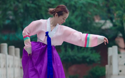 重回旧朝鲜,只为一睹佳人的绝美舞姿《花日》【单色舞蹈】