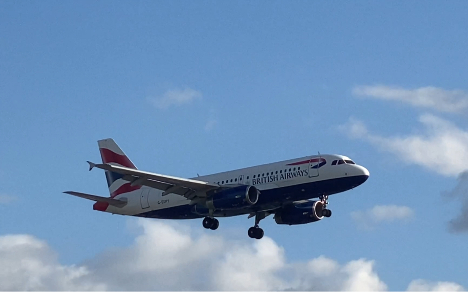 英航21年机龄空客a319进近降落希思罗机场