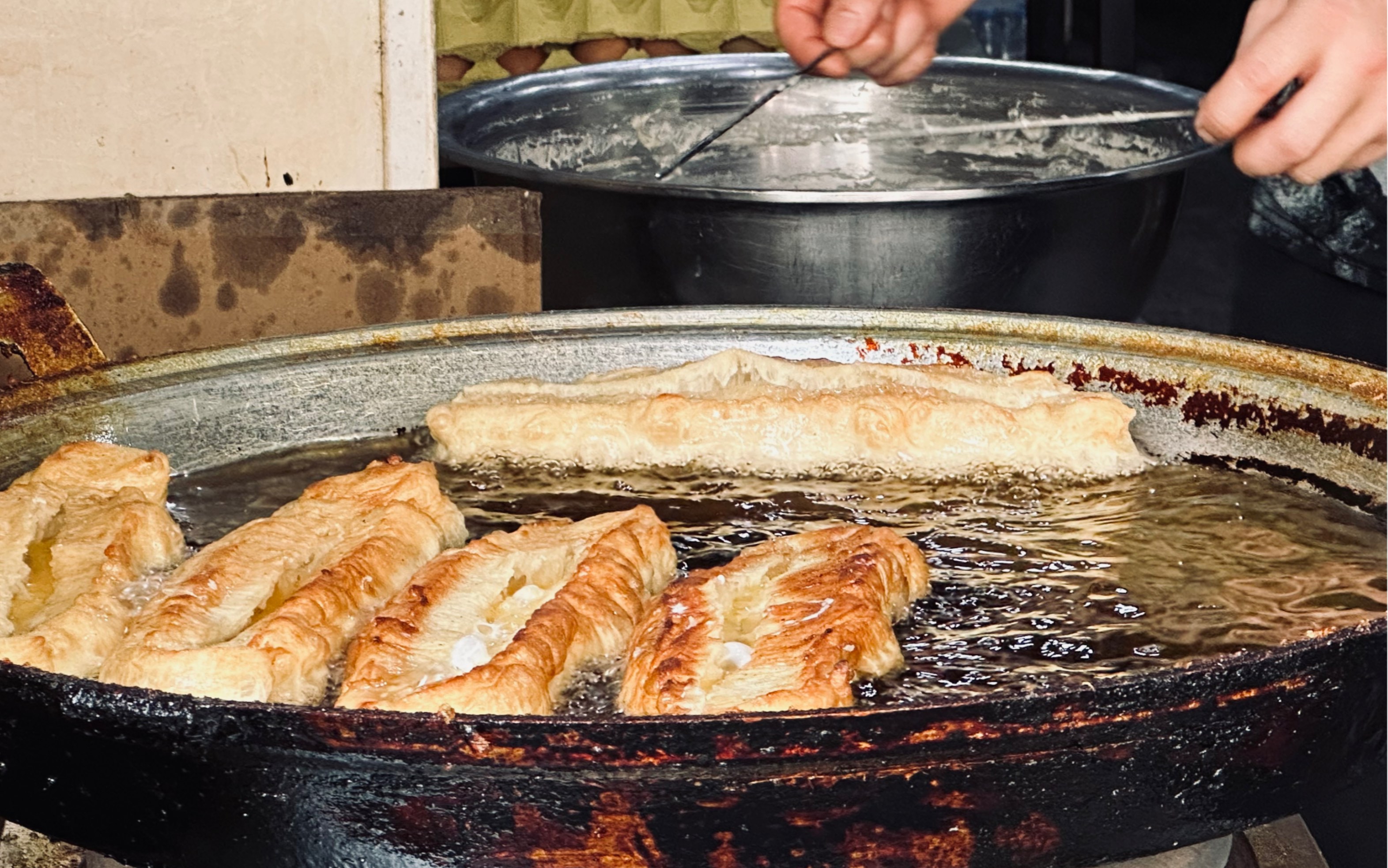 西安超好吃油条夹鸡蛋!