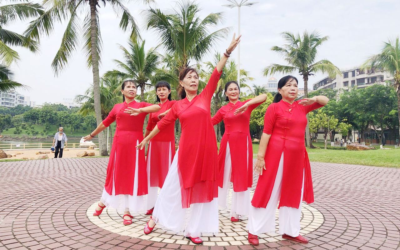 原创编舞《喜迎二十大福佑大中华》团队版舞蹈大气优雅,满满正能量