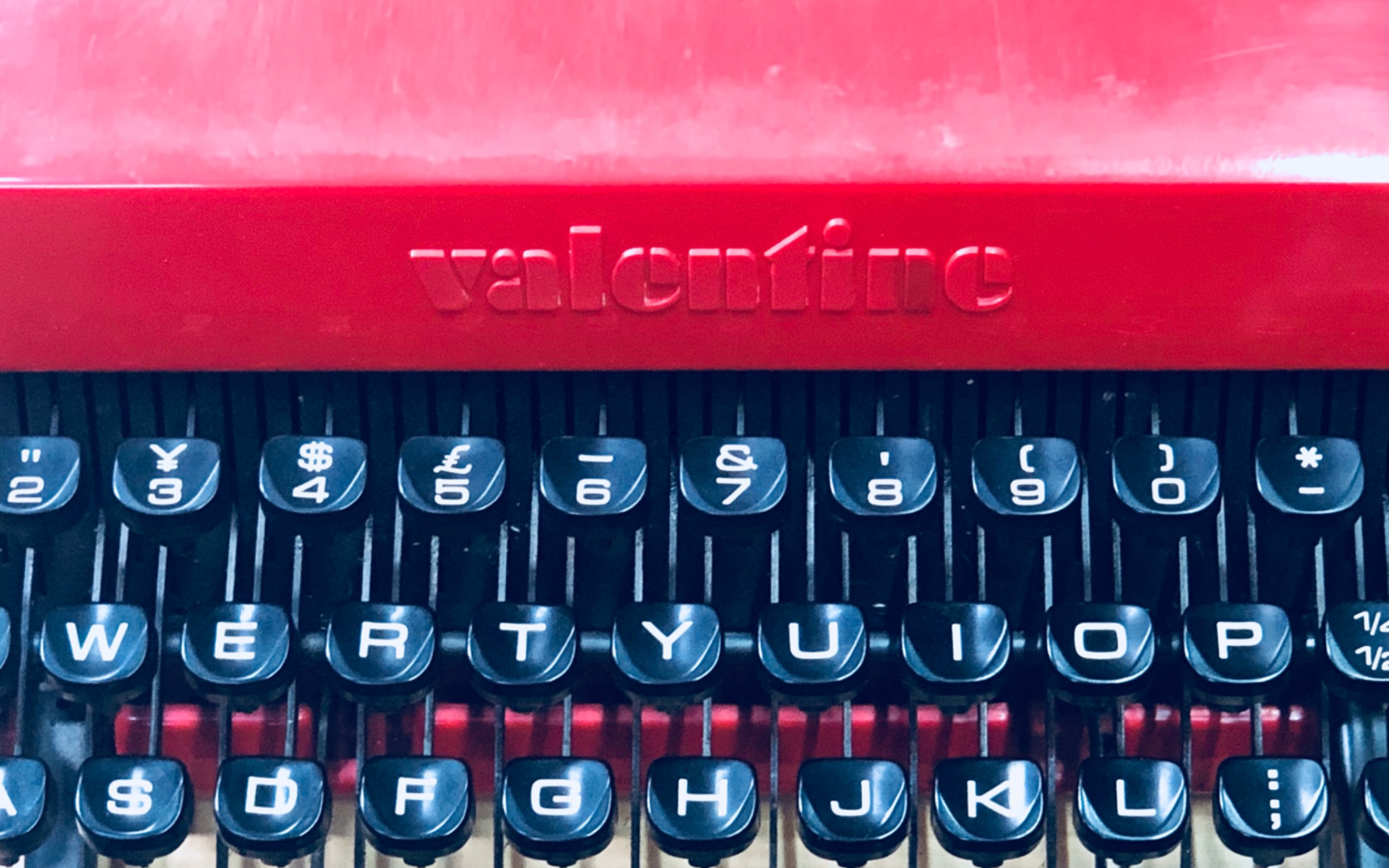 展示olivettivalentine打字机